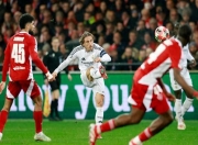 海星TV-关东山猫队惊险晋级中原雄鲨队，UFC友谊赛上演关键失误成转折！细节处理更胜一筹的简单介绍